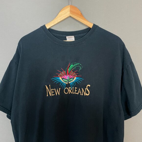 Vintage New Orleans T-Shirt Embroidered Short Sleeve Feather Mask Crewneck Tee - Picture 4 of 12